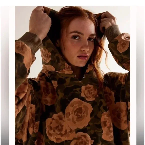 We The Free It’s a Vibe Printed Hoodie - Picture 3 of 7